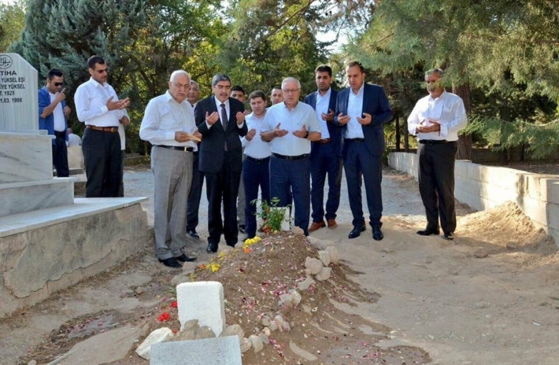 Gaziantepliler Birecik’te taziye evine akın ediyor