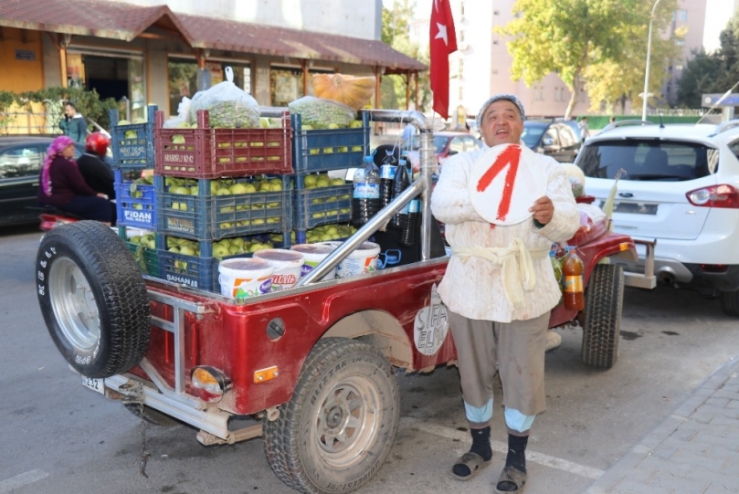 Üstü açık aracını manava dönüştürdü