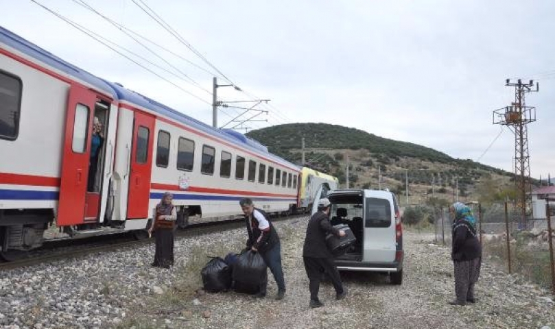 Yolcu Treni Yolda Kaldı