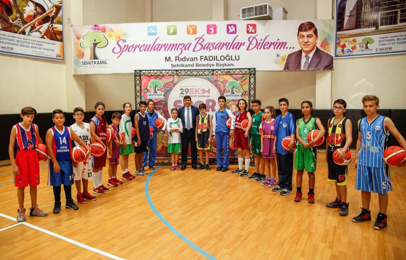 Şehitkamil’den Okul Sporları Müsabakalarına Destek Sürüyor