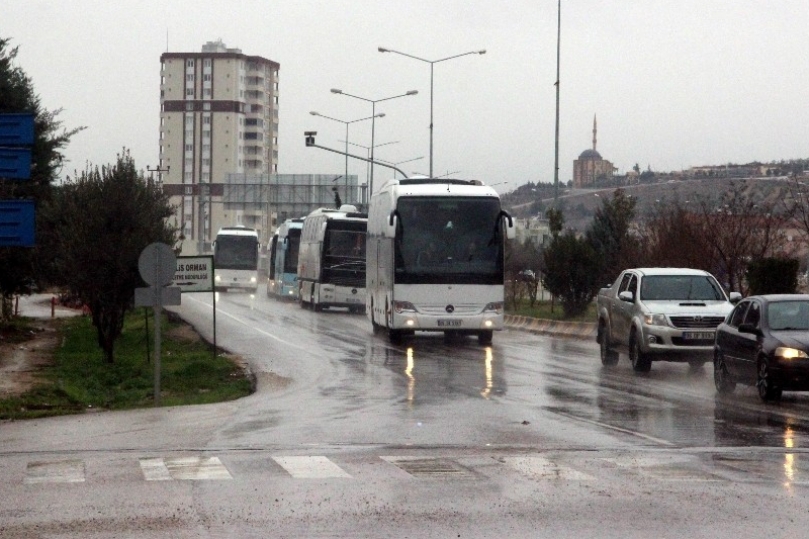 ÖSO askerleri otobüslerle Suriye’ye sevk ediliyor