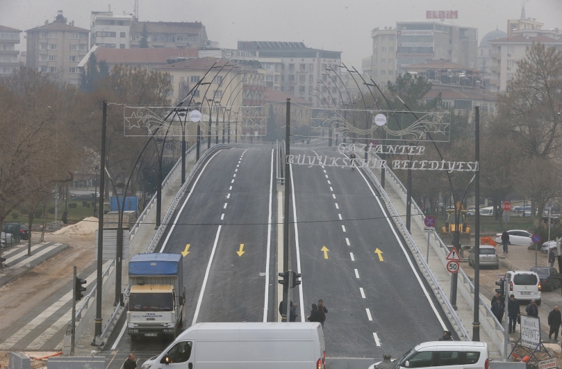 Büyükşehir Belediyesi Köprüsü Trafiğe Açıldı