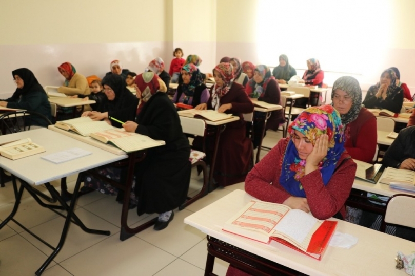 Şahinbeyli Kadınlar Kur’an-ı Kerim öğreniyor