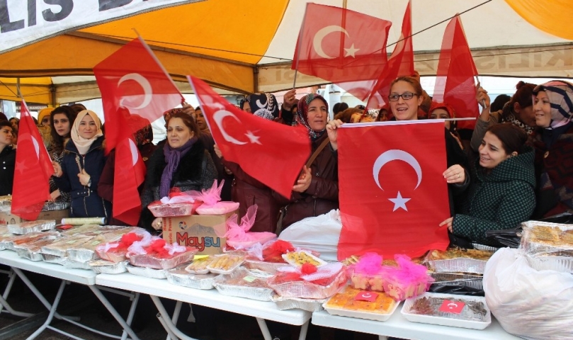 Mehmetçiğe ev hanımlarından yemek