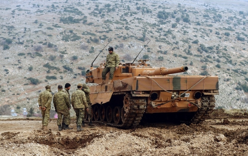 Üs bölgesindeki Türk tankları böyle fotoğraflandı