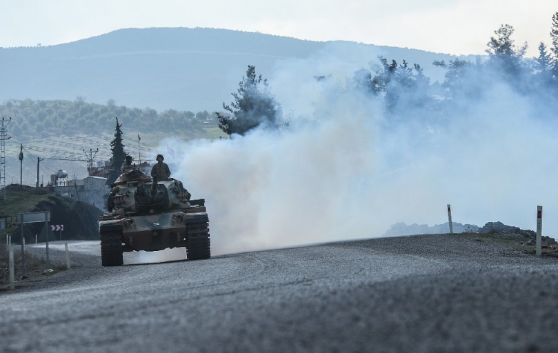 Türk tankları ilerlemeye devam ediyor