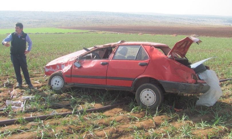 Yoldan çıkan otomobil sarımsak tarlasına girdi: 1 ölü, 2 yaralı