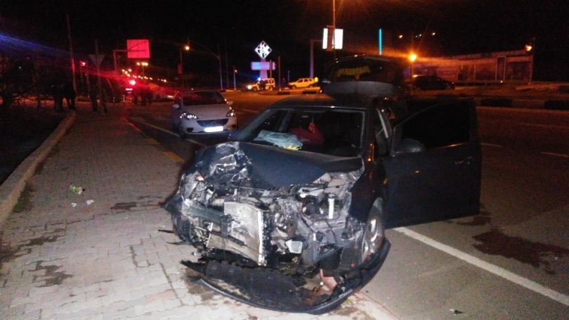 Gaziantep’te 2 araç çarpıştı:5 yaralı