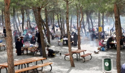 Onlarda "Barbekü" Bizde "Sahre"