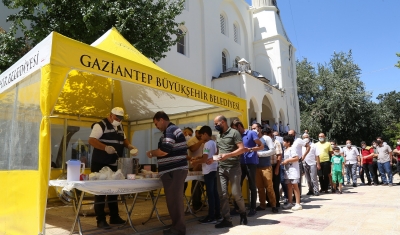 Gaziantep Büyükşehir, geleneksel hale gelen aşure dağıtımına başladı!