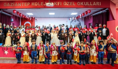Cumhuriyet Coşkusu Gaziantep Kolej Vakfı'nda sürüyor
