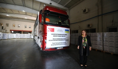 Büyükşehir, 23 tonluk kuru gıda yardımını Ukrayna’ya gönderdi