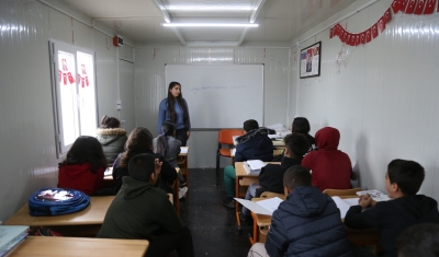 Gaziantep Büyükşehir, ilk ders gününde öğrencilere kırtasiye ve çanta desteği verdi